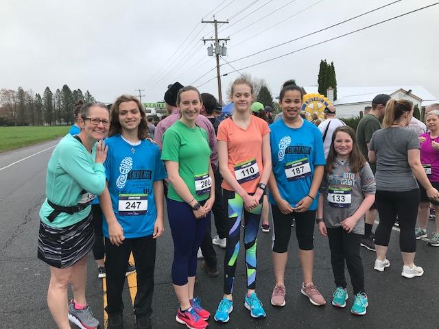 SBS running club participants at the Cinco K Mayo 5k Race in Enfield in 2019.